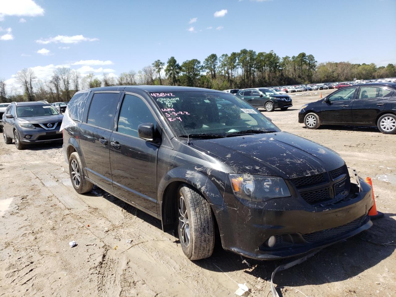 DODGE GRAND CARA 2018 with VIN 2C4RDGBG0JR163219 - Photo from auction