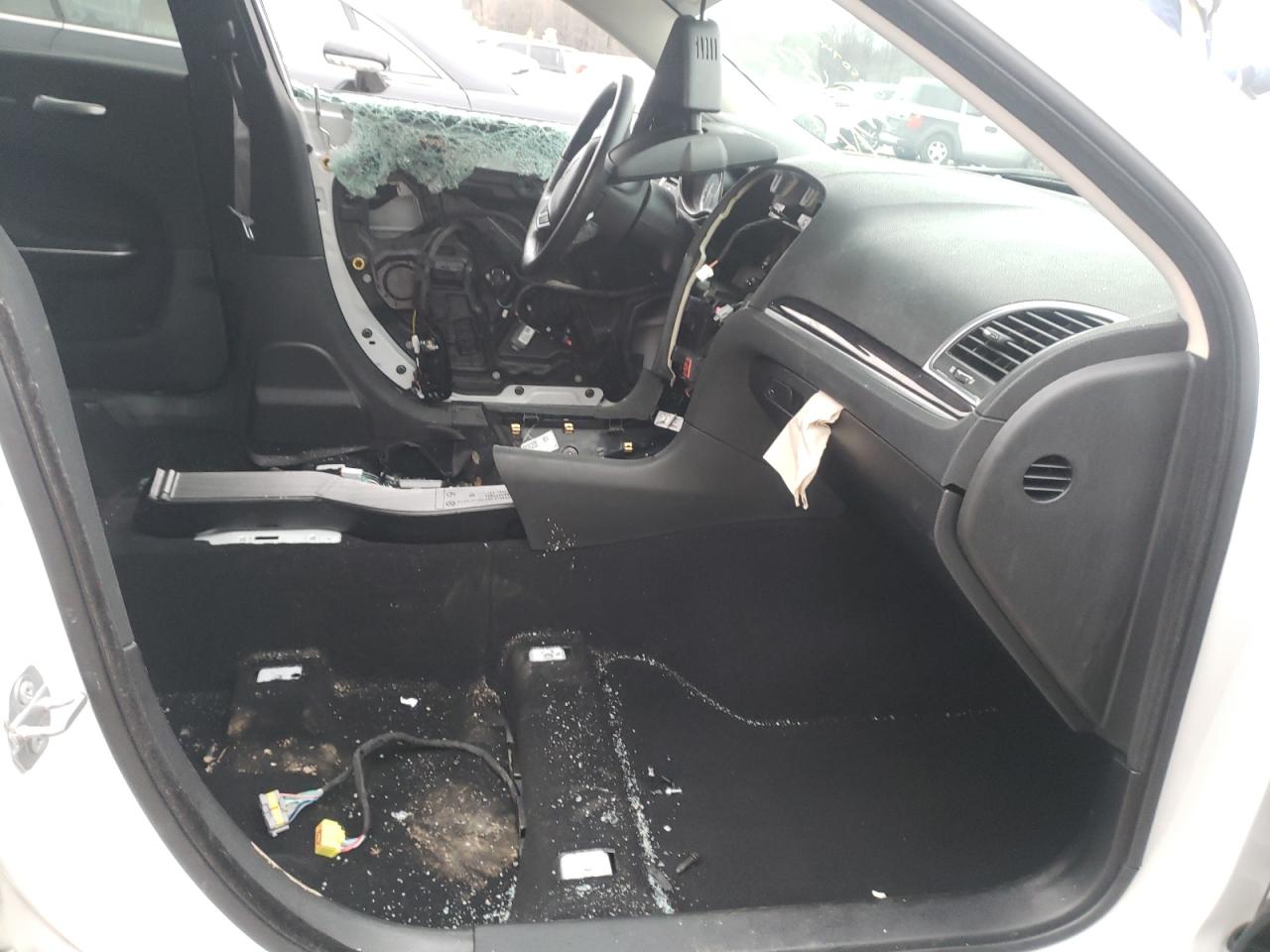 Photo 5 from auction – 2019 CHRYSLER 300 LIMITE with VIN 2C3CCAKG0KH578185