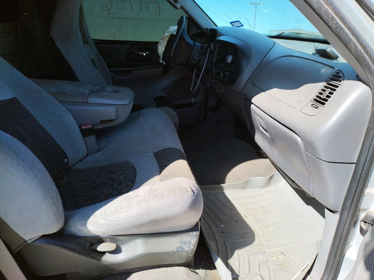Photo 5 from auction – 2004 FORD F150 SVT L with VIN 2FTRF07354CA66239