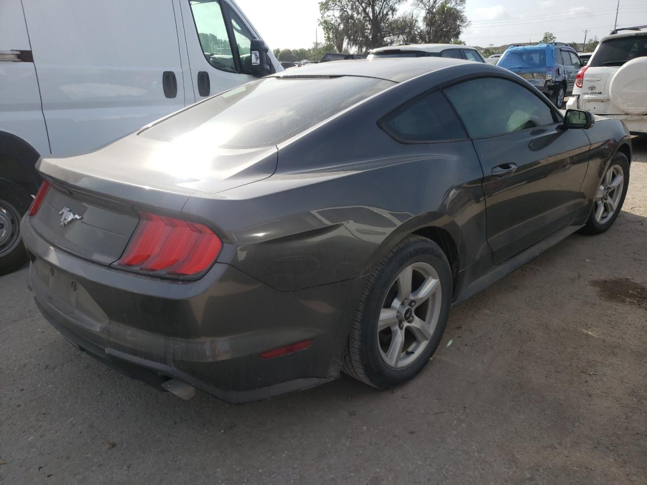 Photo 4 from auction – 2018 FORD MUSTANG with VIN 1FA6P8TH7J5162272