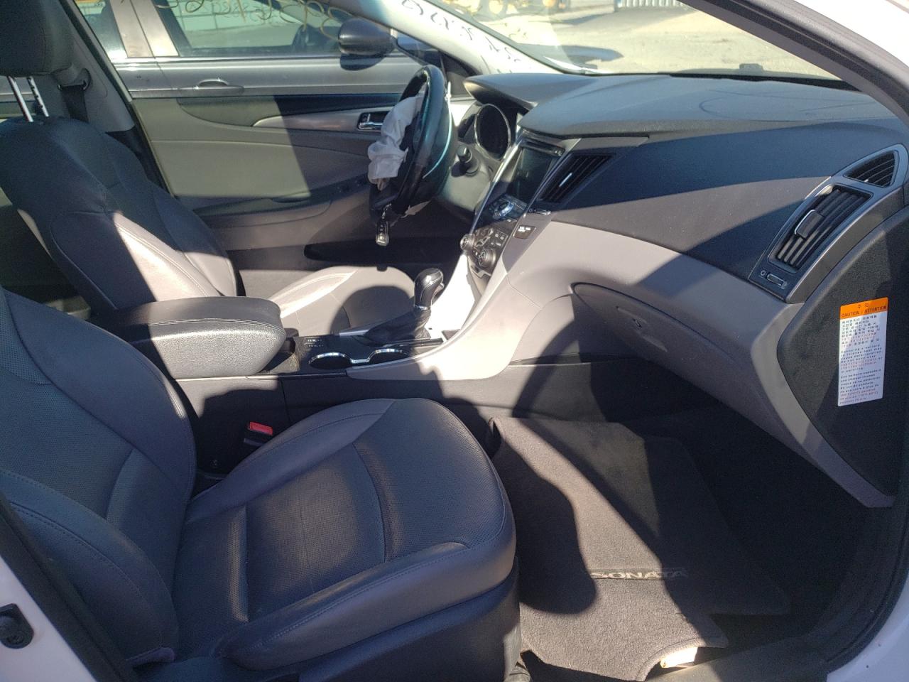Photo 5 from auction – 2012 HYUNDAI SONATA HYB with VIN KMHEC4A44CA020686