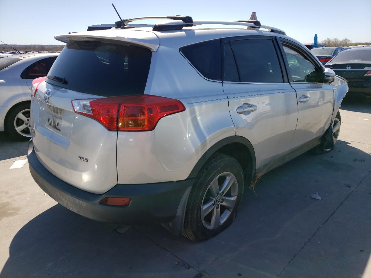Photo 17 from auction – 2015 TOYOTA RAV4 XLE with VIN 2T3WFREV7FW158745