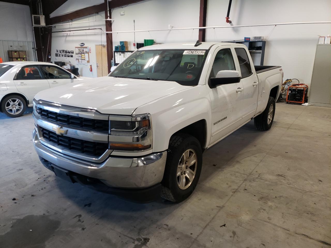 Photo 2 from auction – 2017 CHEVROLET SILVERADO with VIN 1GCVKREC1HZ306543
