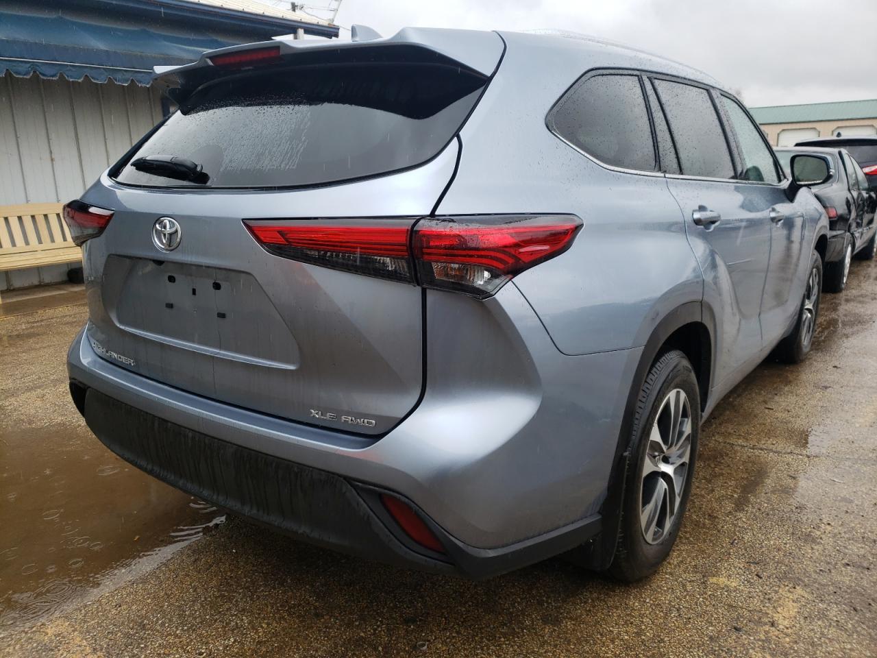 Photo 4 from auction – 2021 TOYOTA HIGHLANDER with VIN 5TDHZRBHXMS144206