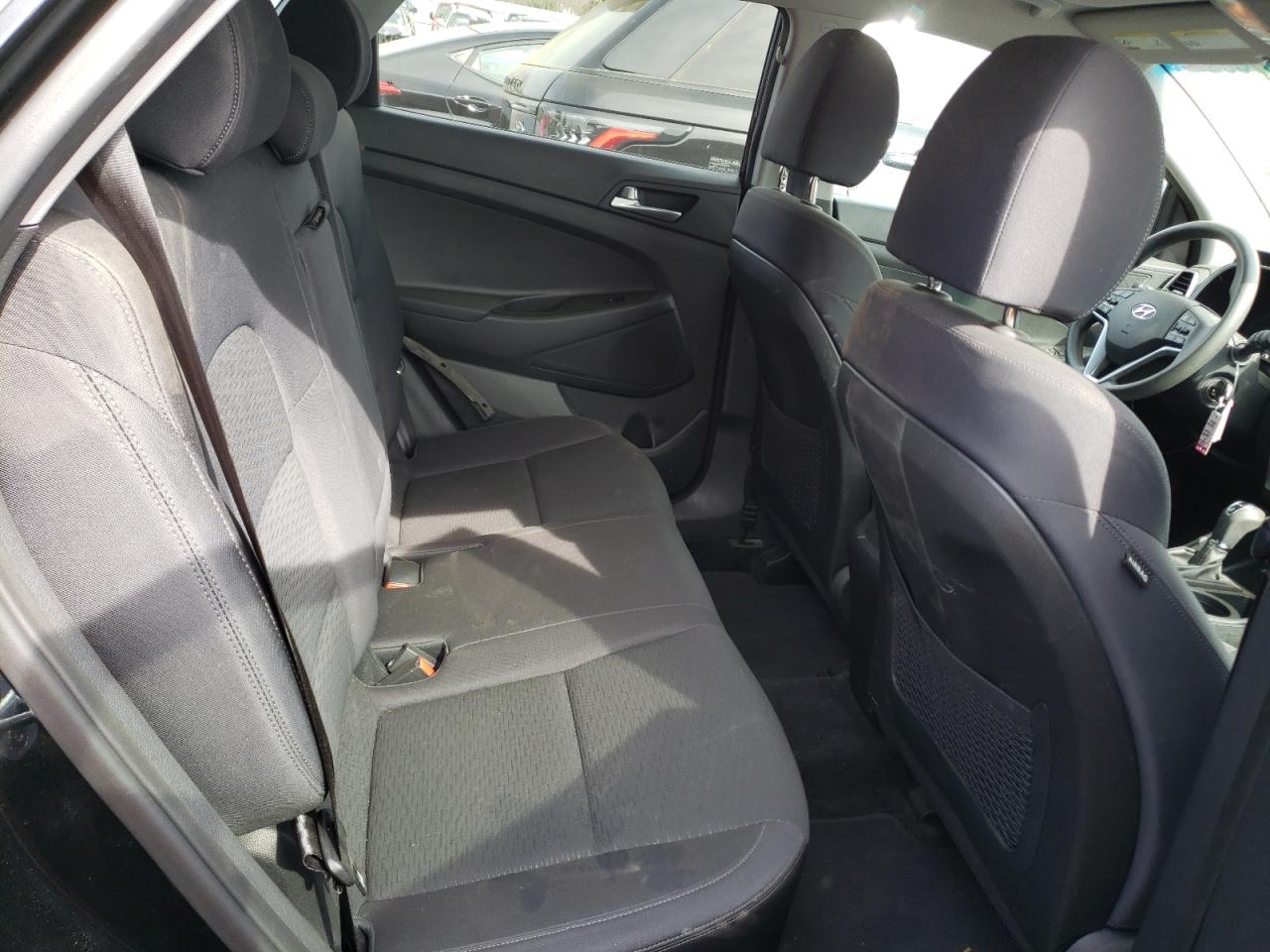 Photo 6 from auction – 2019 HYUNDAI TUCSON SE with VIN KM8J2CA49KU938670
