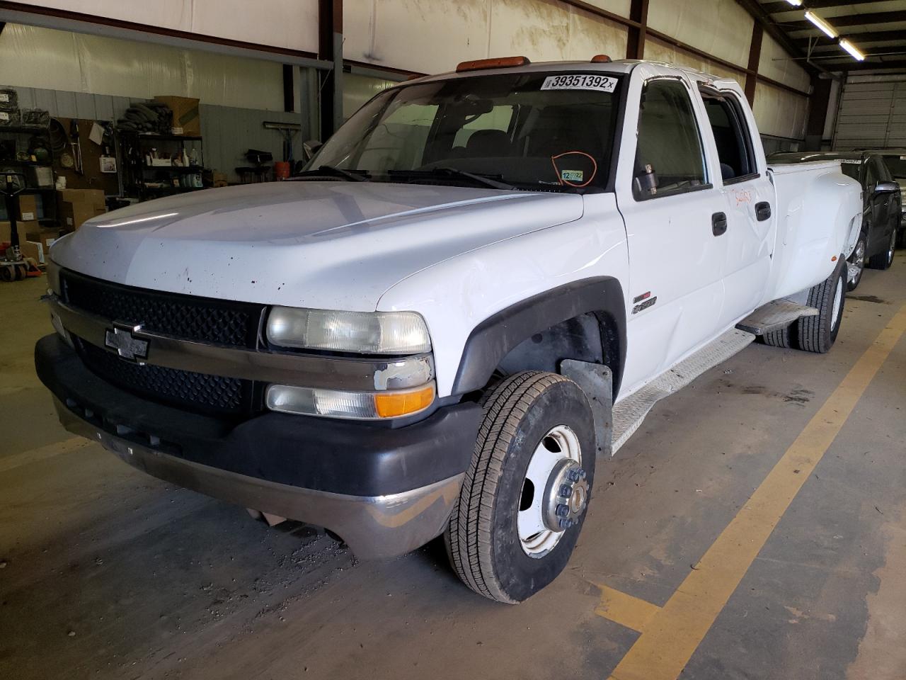 Photo 2 from auction – 2002 CHEVROLET SILVERADO with VIN 1GCJC33152F193005