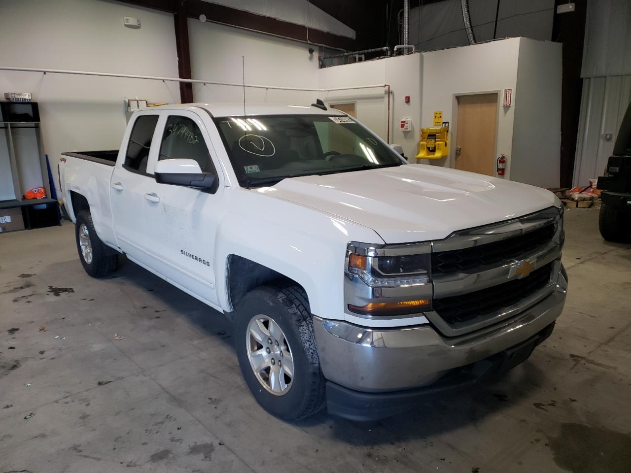 CHEVROLET SILVERADO 2017 with VIN 1GCVKREC1HZ306543 - Photo from auction