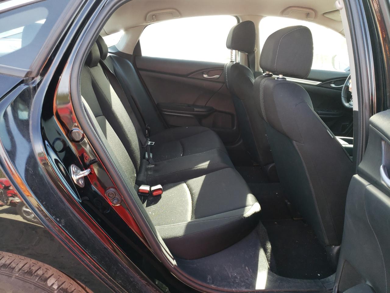 Photo 6 from auction – 2016 HONDA CIVIC LX with VIN 2HGFC2F56GH568390
