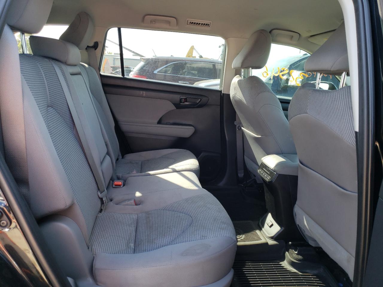 Photo 6 from auction – 2020 TOYOTA HIGHLANDER with VIN 5TDCZRAH8LS508181