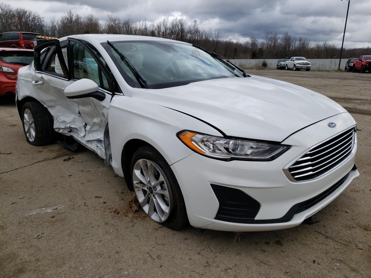 FORD FUSION SE 2019 with VIN 3FA6P0HD9KR282404 - Photo from auction