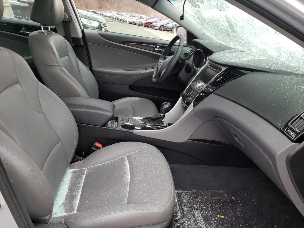 Photo 5 from auction – 2011 HYUNDAI SONATA SE with VIN 5NPEC4AC3BH259570