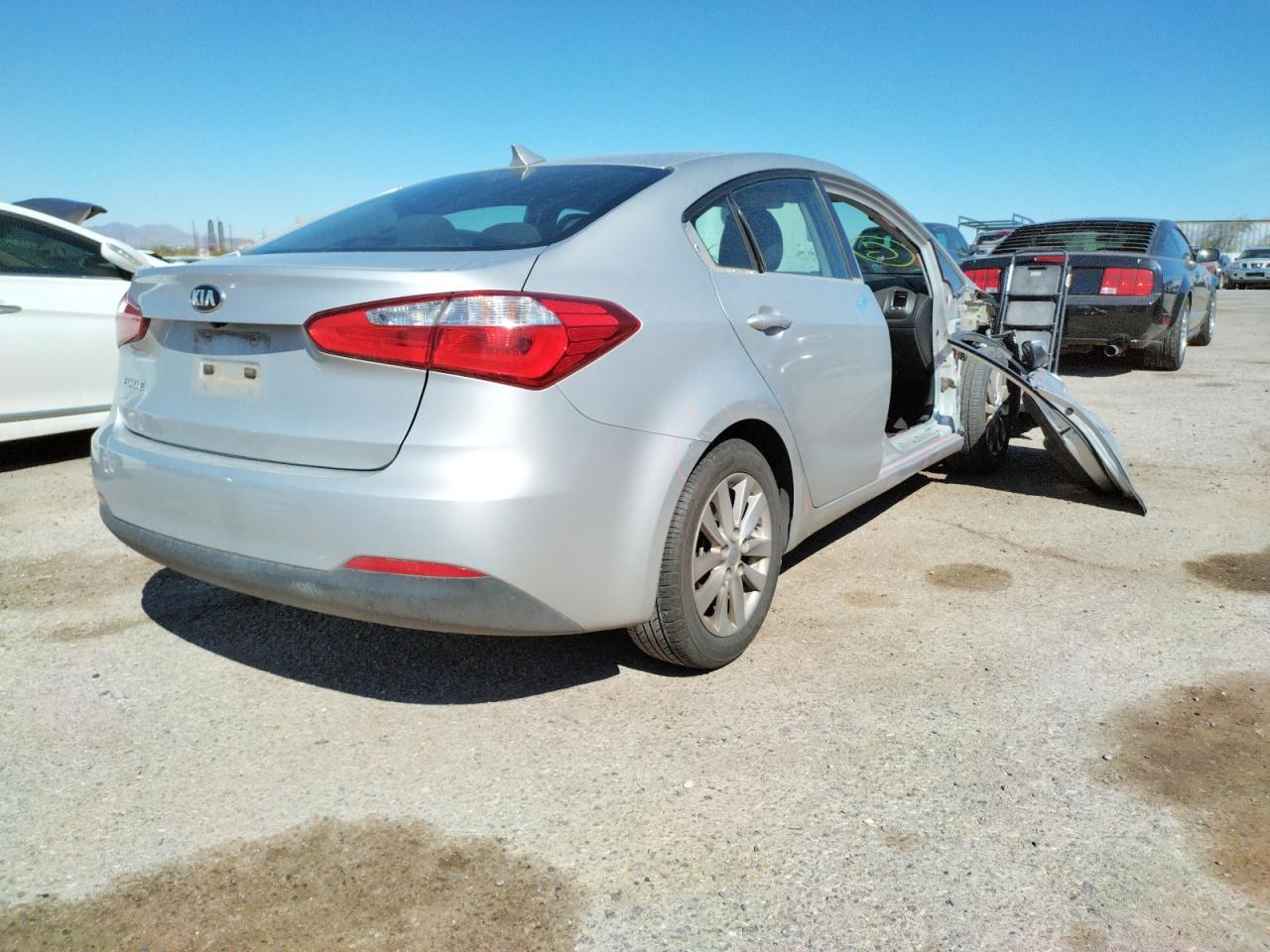 Photo 4 from auction – 2015 KIA FORTE LX with VIN KNAFX4A60F5385472