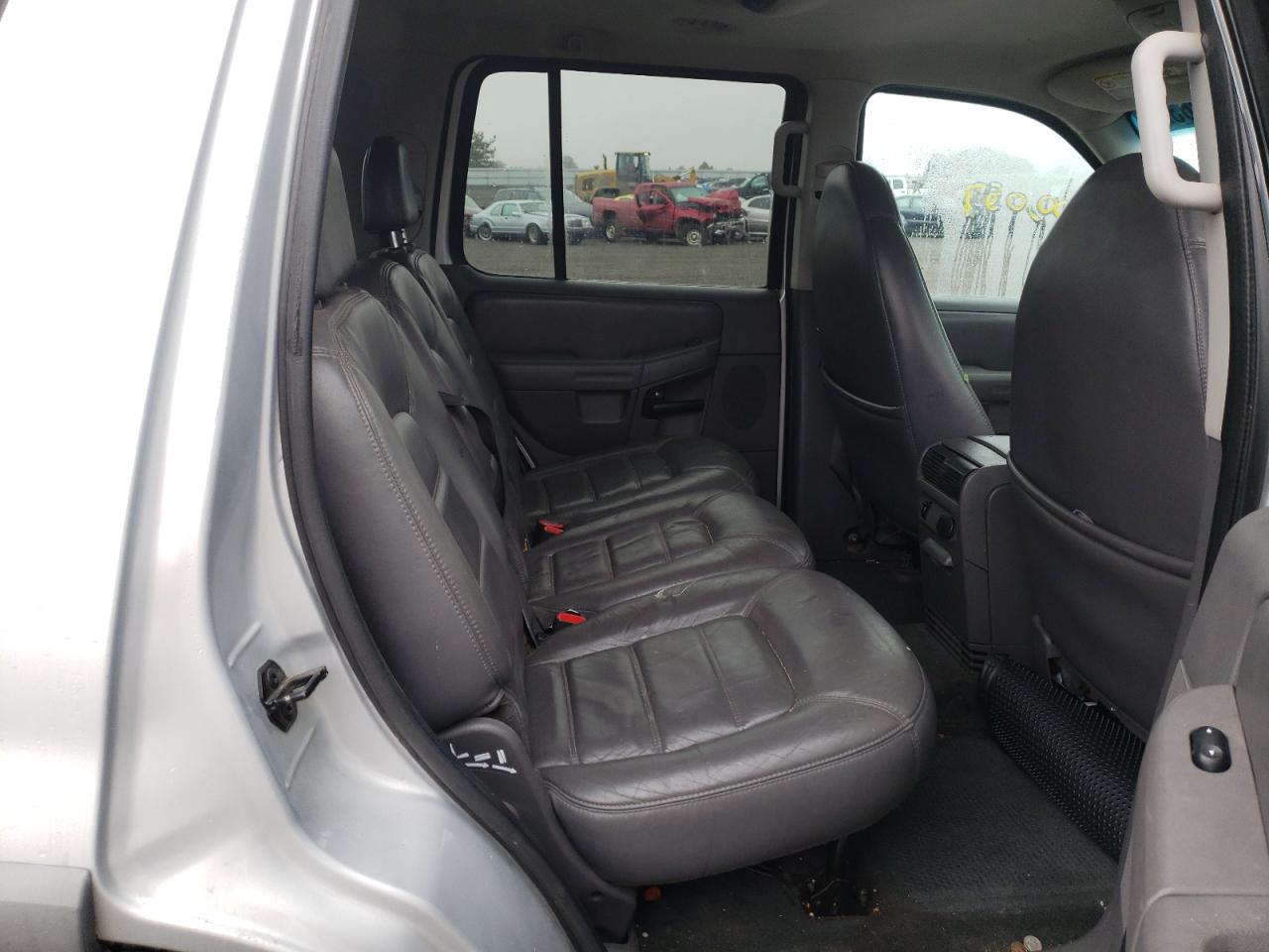 Photo 6 from auction – 2002 FORD EXPLORER X with VIN 1FMZU73W52UB23286