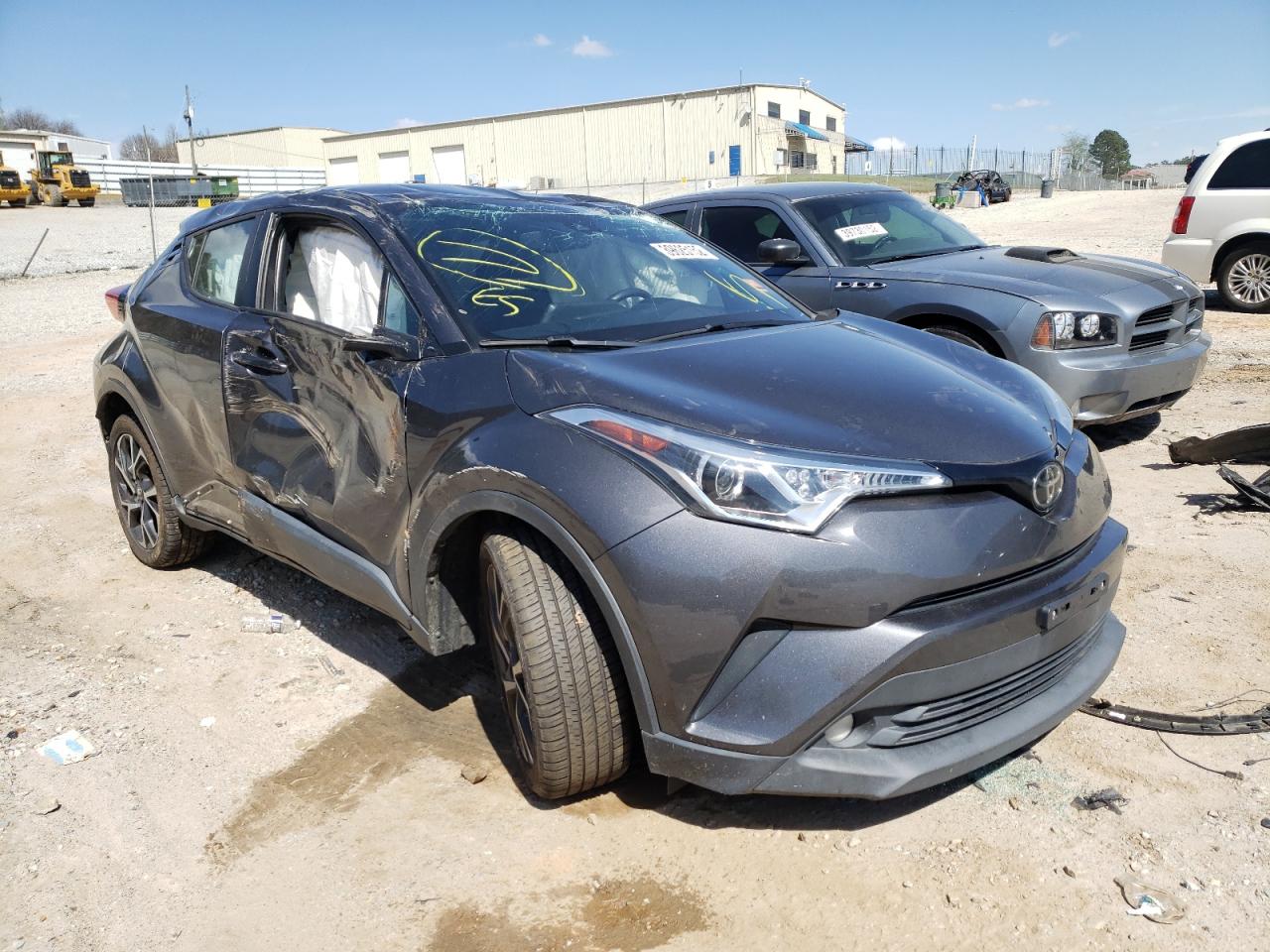 TOYOTA C-HR XLE 2018 with VIN NMTKHMBX6JR032306 - Photo from auction