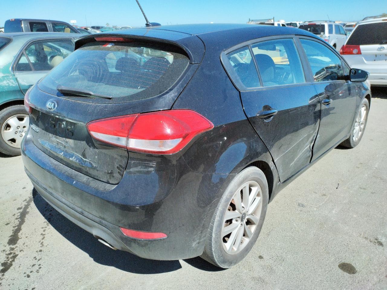 Photo 4 from auction – 2017 KIA FORTE LX with VIN KNAFK5A87H5693487