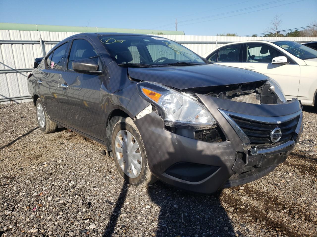 NISSAN VERSA S 2017 con VIN 3N1CN7AP1HK471102 - Foto de la subasta