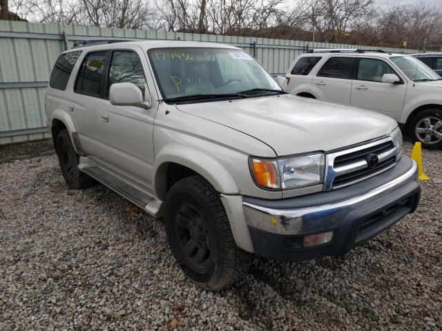 TOYOTA 4RUNNER SR 2000 with VIN JT3GN86RXY0174436 - Photo from auction