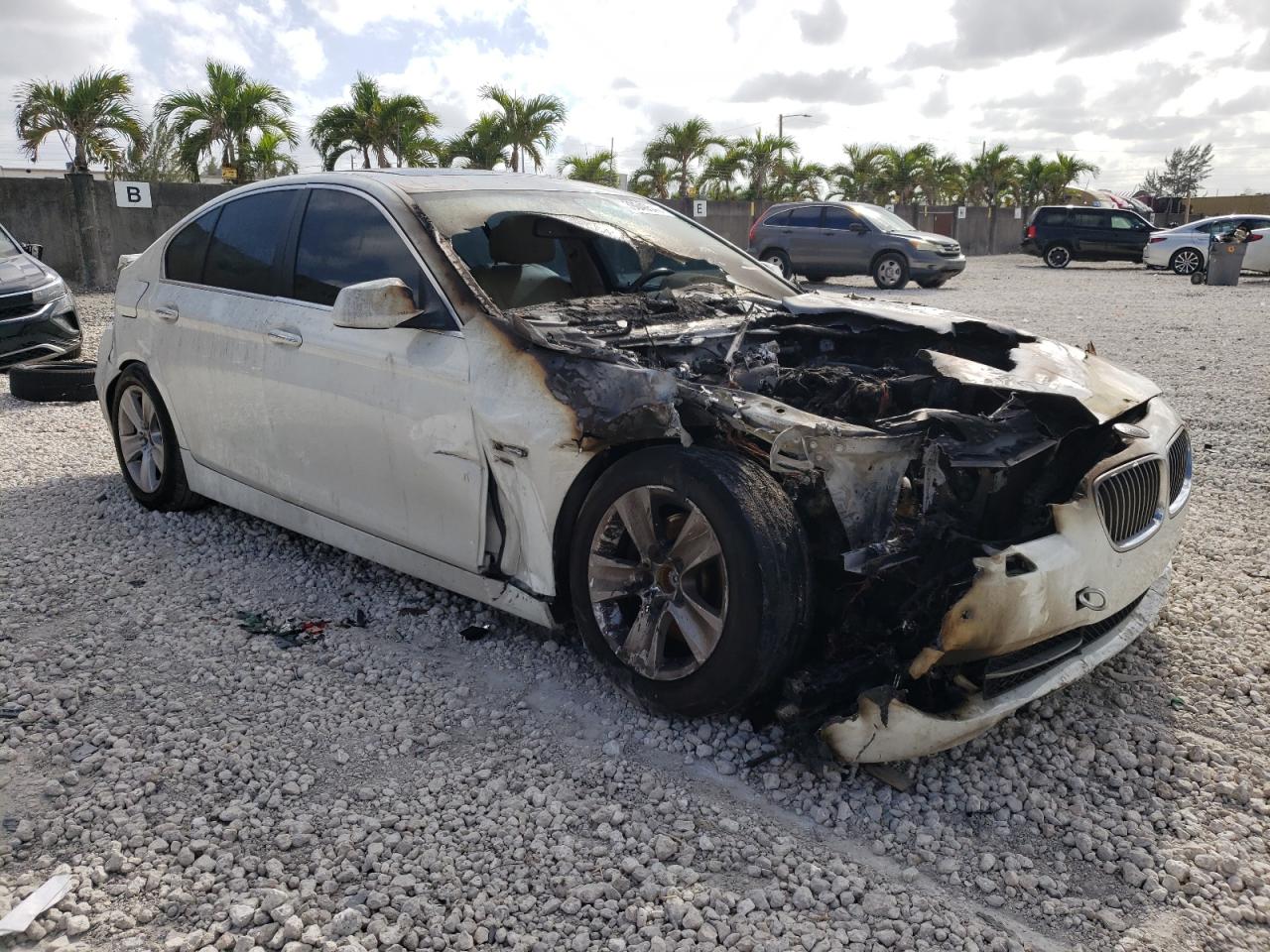 BMW 528 XI 2012 with VIN WBAXH5C56CDW06957 - Photo from auction