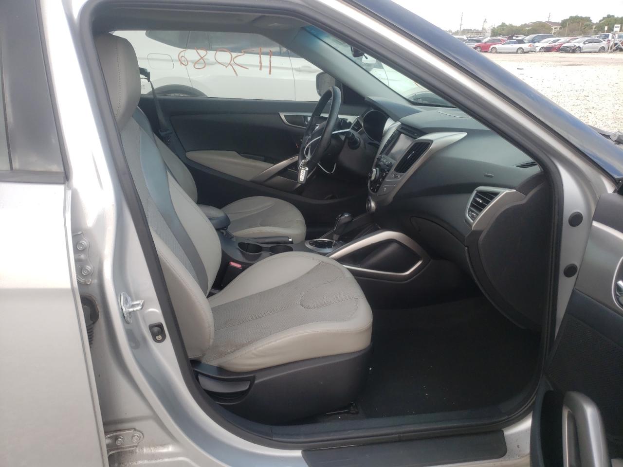 Photo 5 from auction – 2012 HYUNDAI VELOSTER with VIN KMHTC6AD8CU048850
