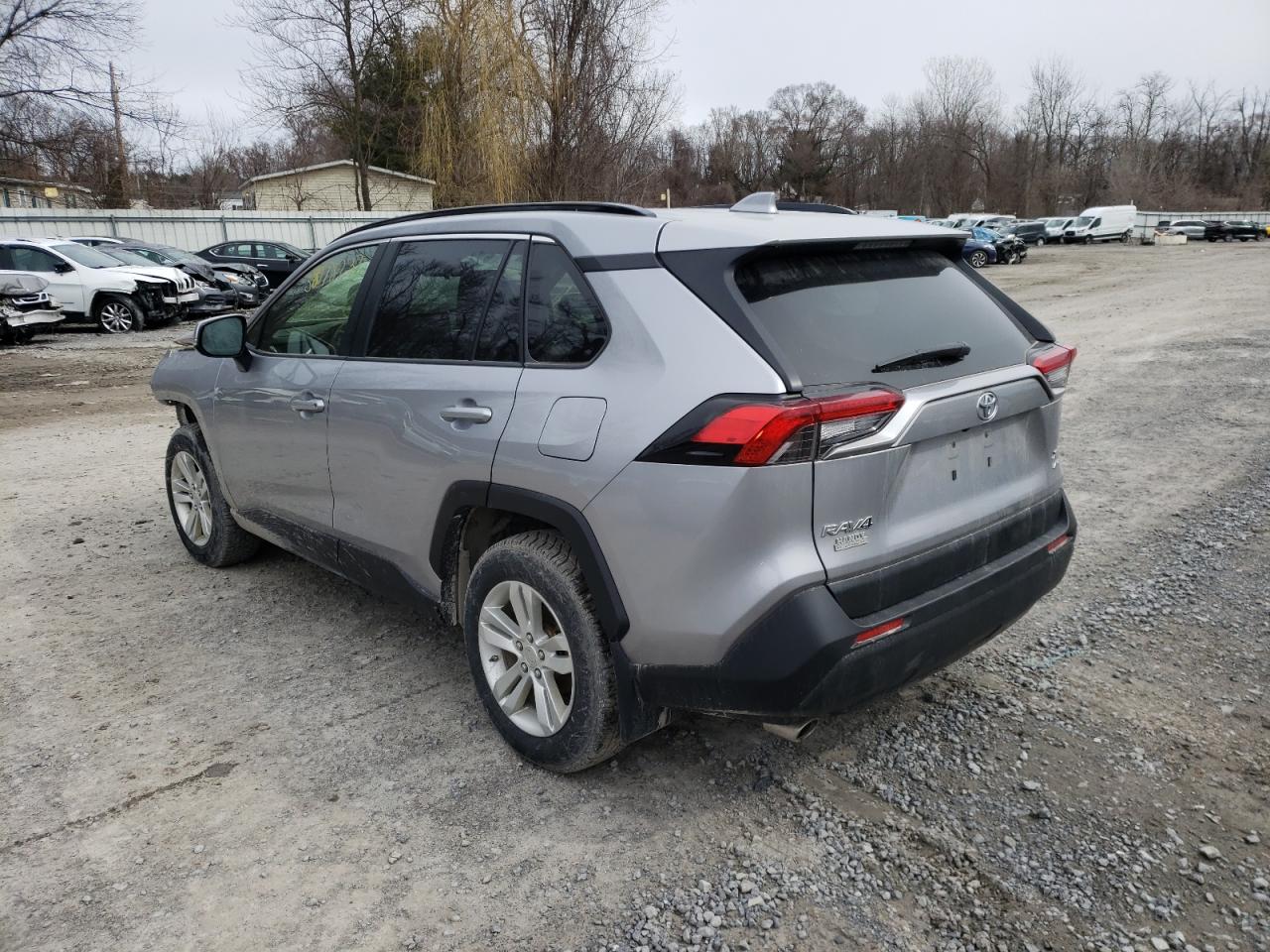 Photo 3 from auction – 2020 TOYOTA RAV4 XLE with VIN JTMP1RFV6LD051891