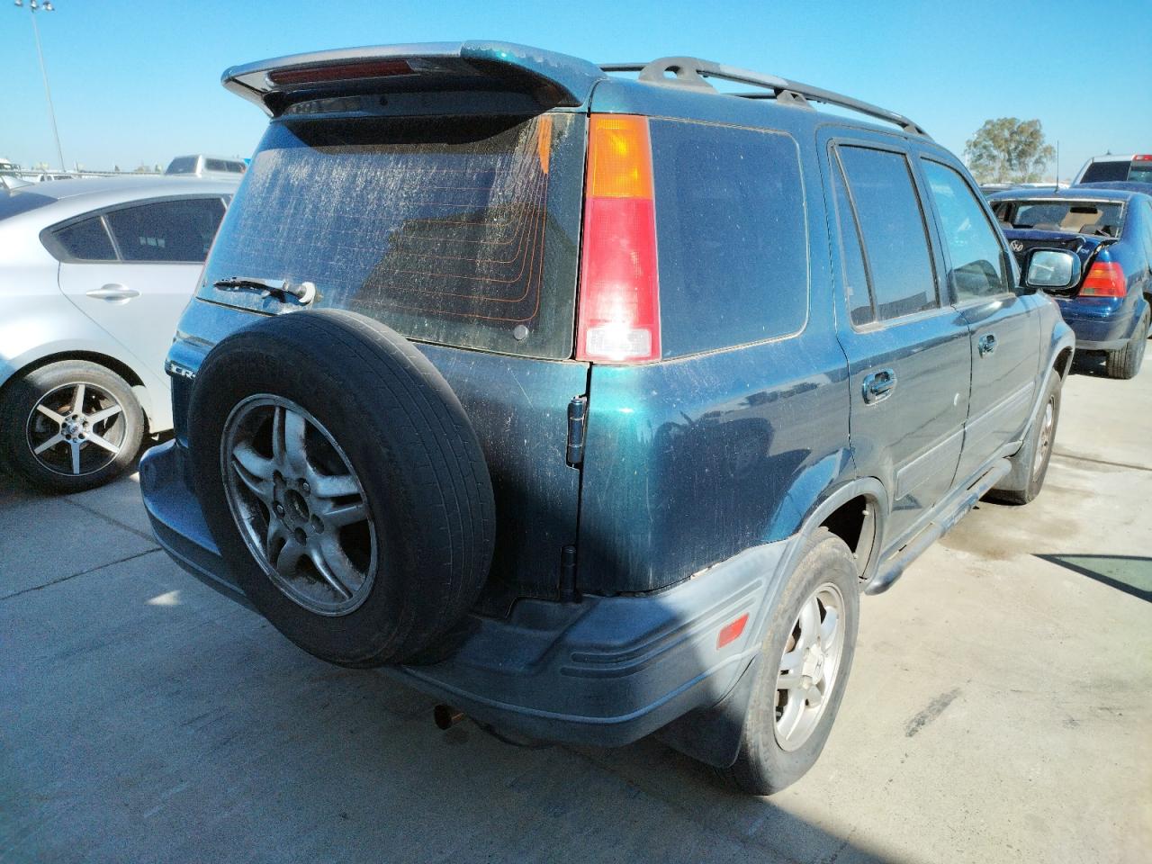 Photo 4 from auction – 1998 HONDA CR-V EX with VIN JHLRD1863WC083766