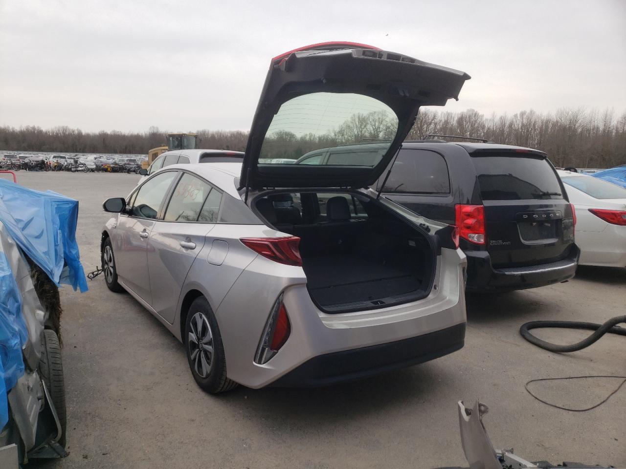 Photo 3 from auction – 2018 TOYOTA PRIUS PRIM with VIN JTDKARFP4J3097265