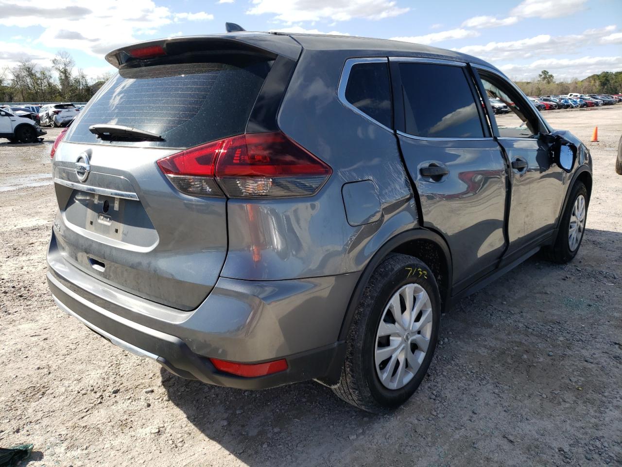 Photo 4 from auction – 2018 NISSAN ROGUE S with VIN 5N1AT2MT2JC761328