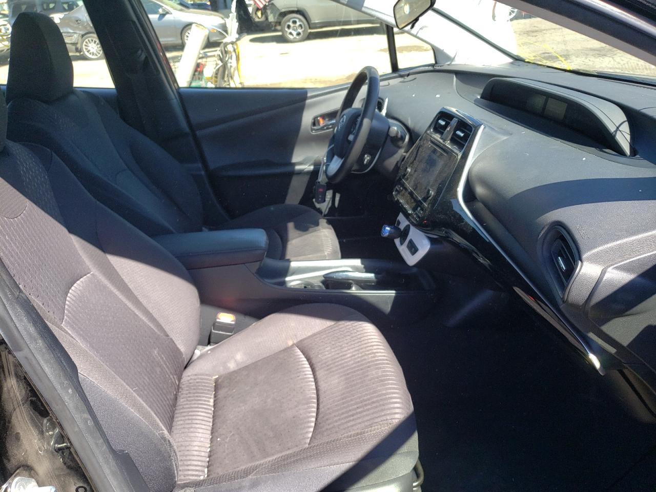 Photo 5 from auction – 2018 TOYOTA PRIUS with VIN JTDKBRFU0J3590556