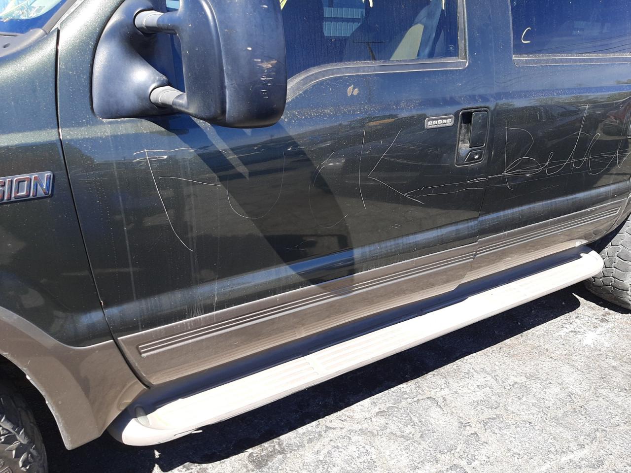 Photo 9 from auction – 2000 FORD EXCURSION with VIN 1FMNU43SXYEB85778