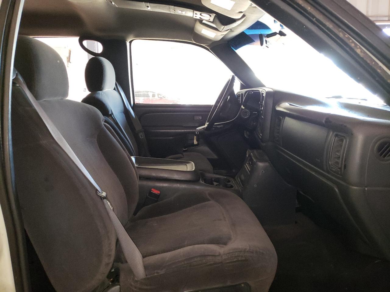 Photo 5 from auction – 2002 CHEVROLET SILVERADO with VIN 1GCJC33152F193005