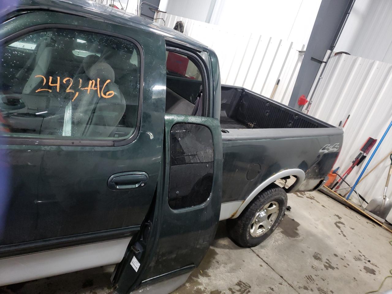 Photo 10 from auction – 2002 FORD F150 with VIN 2FTRX18L12CA67743