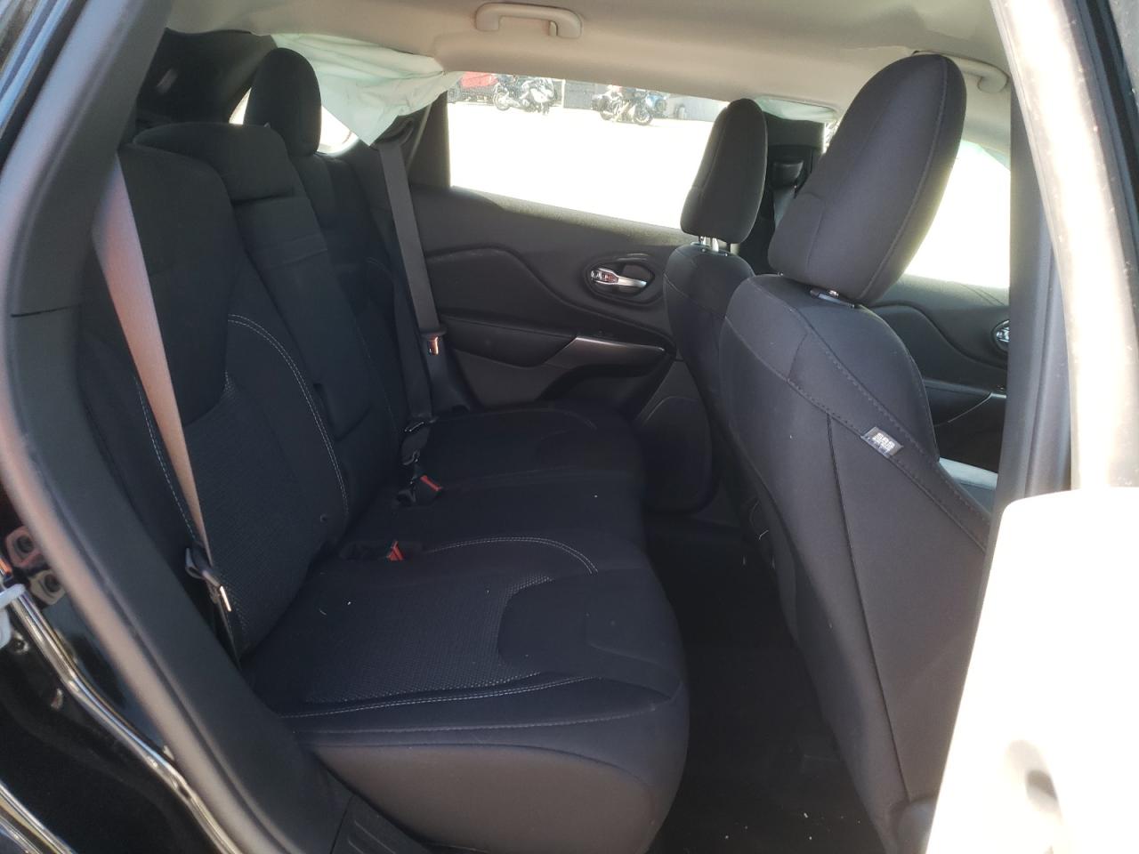 Photo 6 from auction – 2019 JEEP CHEROKEE L with VIN 1C4PJLCBXKD331514
