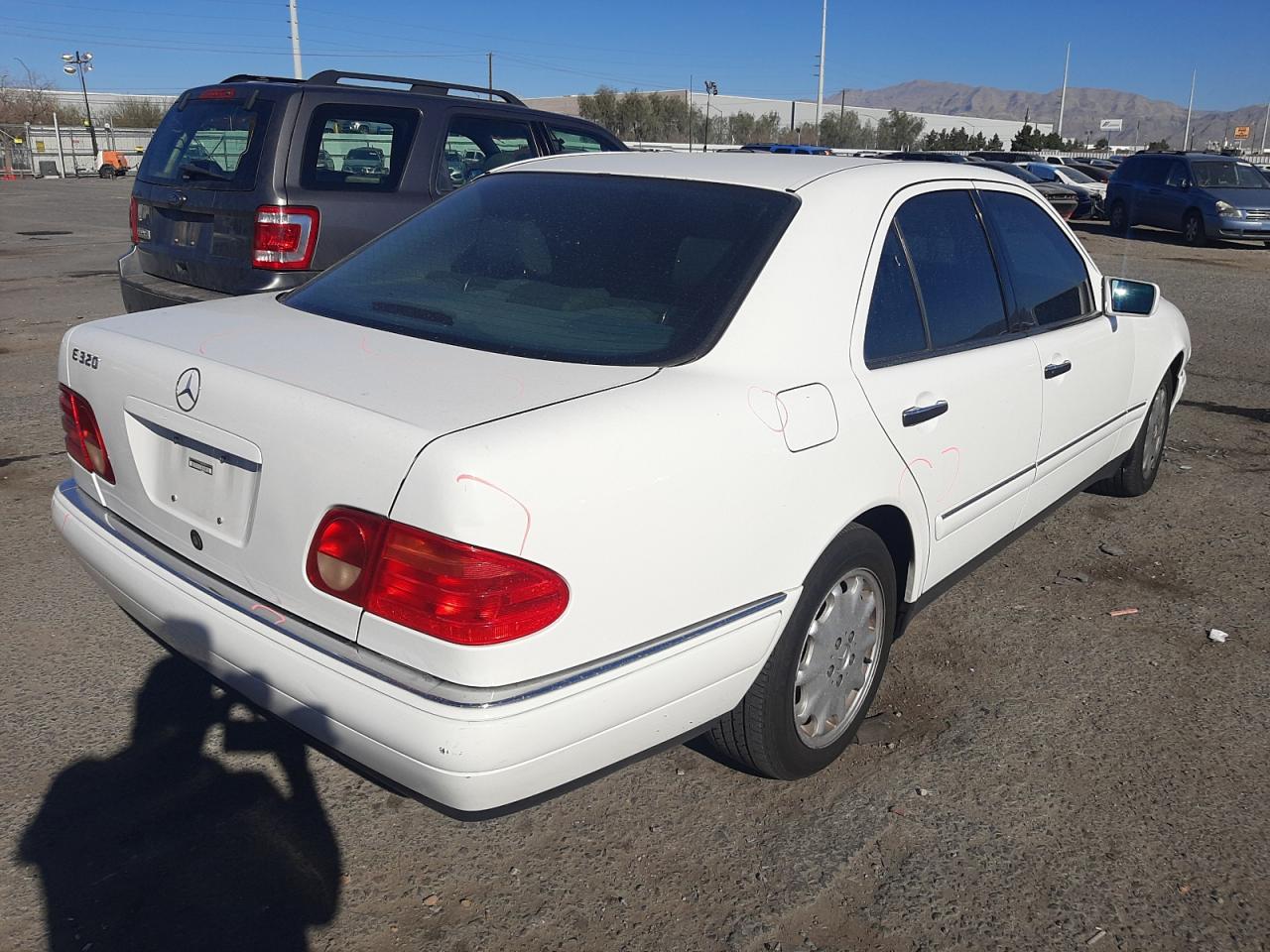 Photo 4 from auction – 1999 MERCEDES-BENZ E 320 with VIN WDBJF65HXXA731364