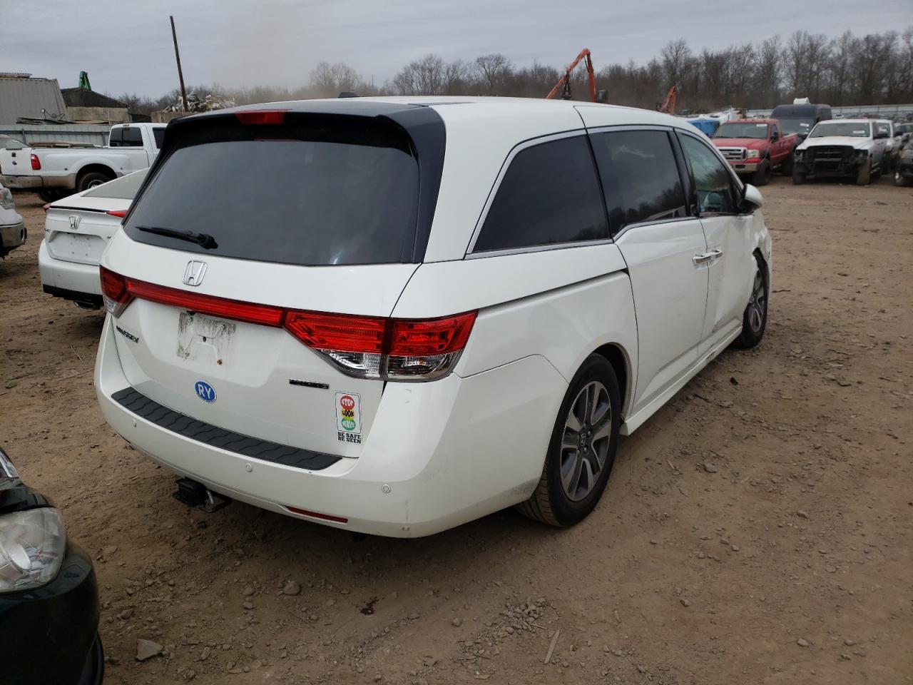 Photo 4 from auction – 2015 HONDA ODYSSEY TO with VIN 5FNRL5H97FB090014