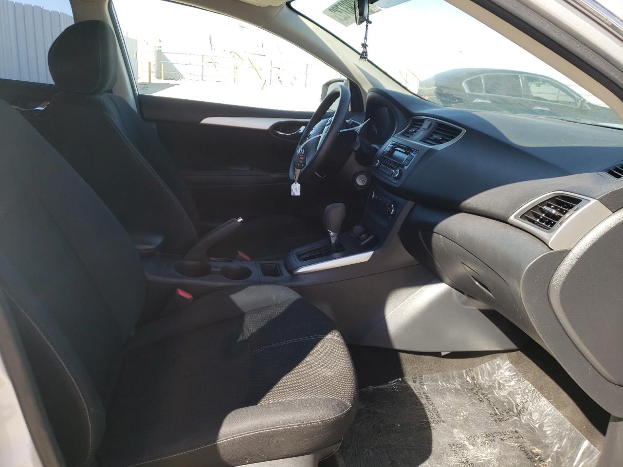 Photo 5 from auction – 2016 NISSAN SENTRA S with VIN 3N1AB7AP1GY259957