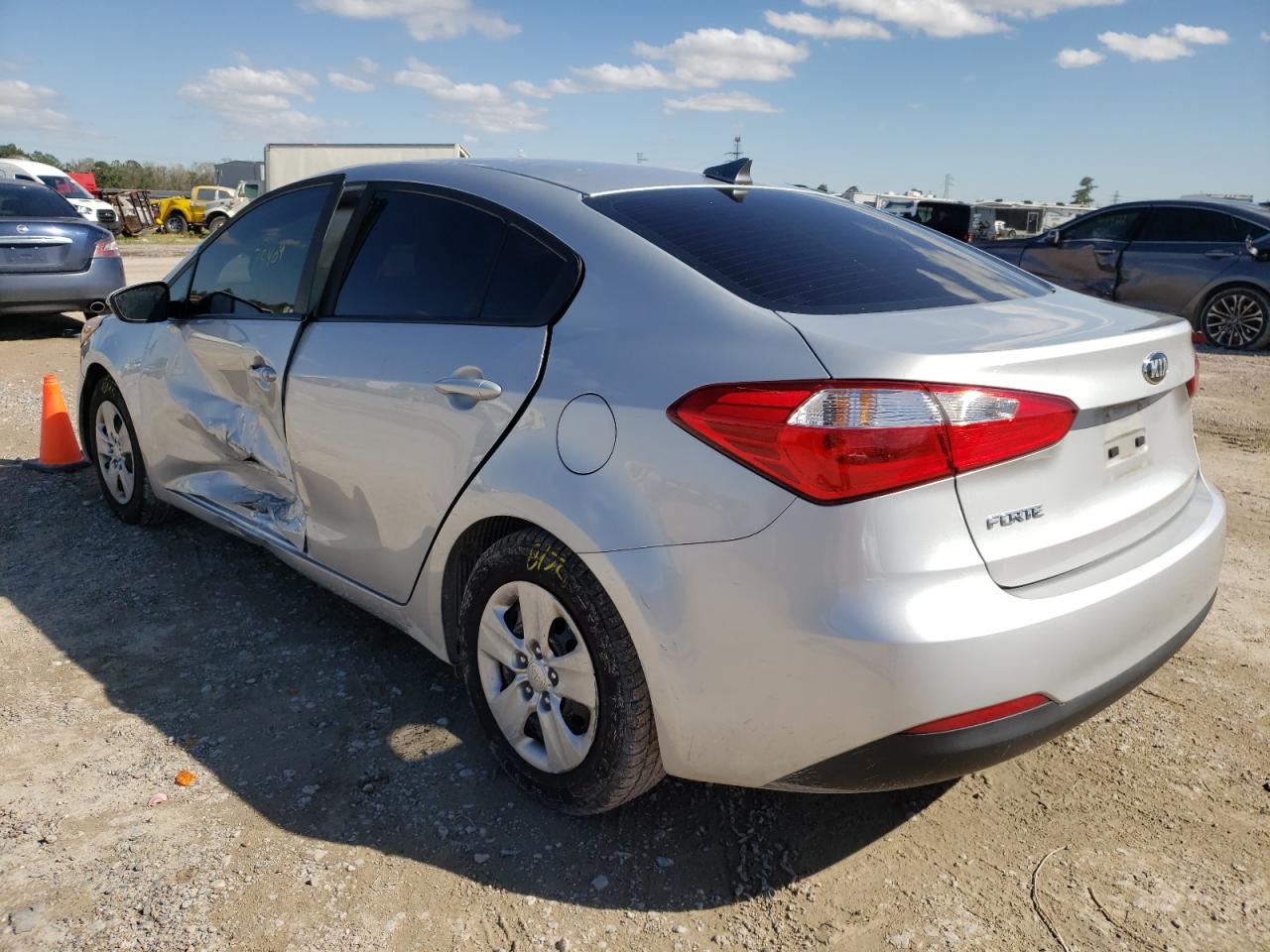 Photo 3 from auction – 2016 KIA FORTE LX with VIN KNAFX4A60G5572115