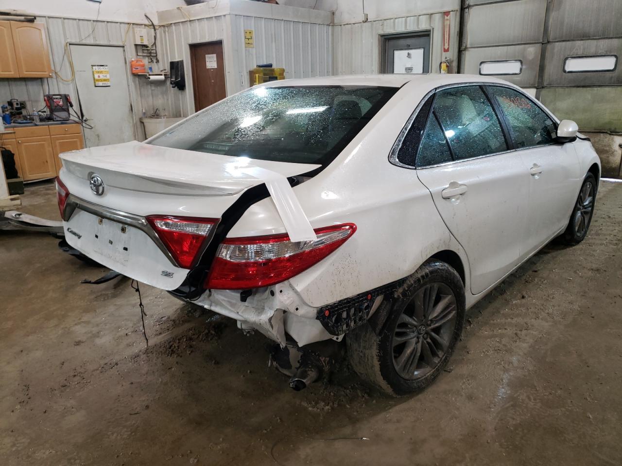 Photo 4 from auction – 2016 TOYOTA CAMRY LE with VIN 4T1BF1FK9GU240314