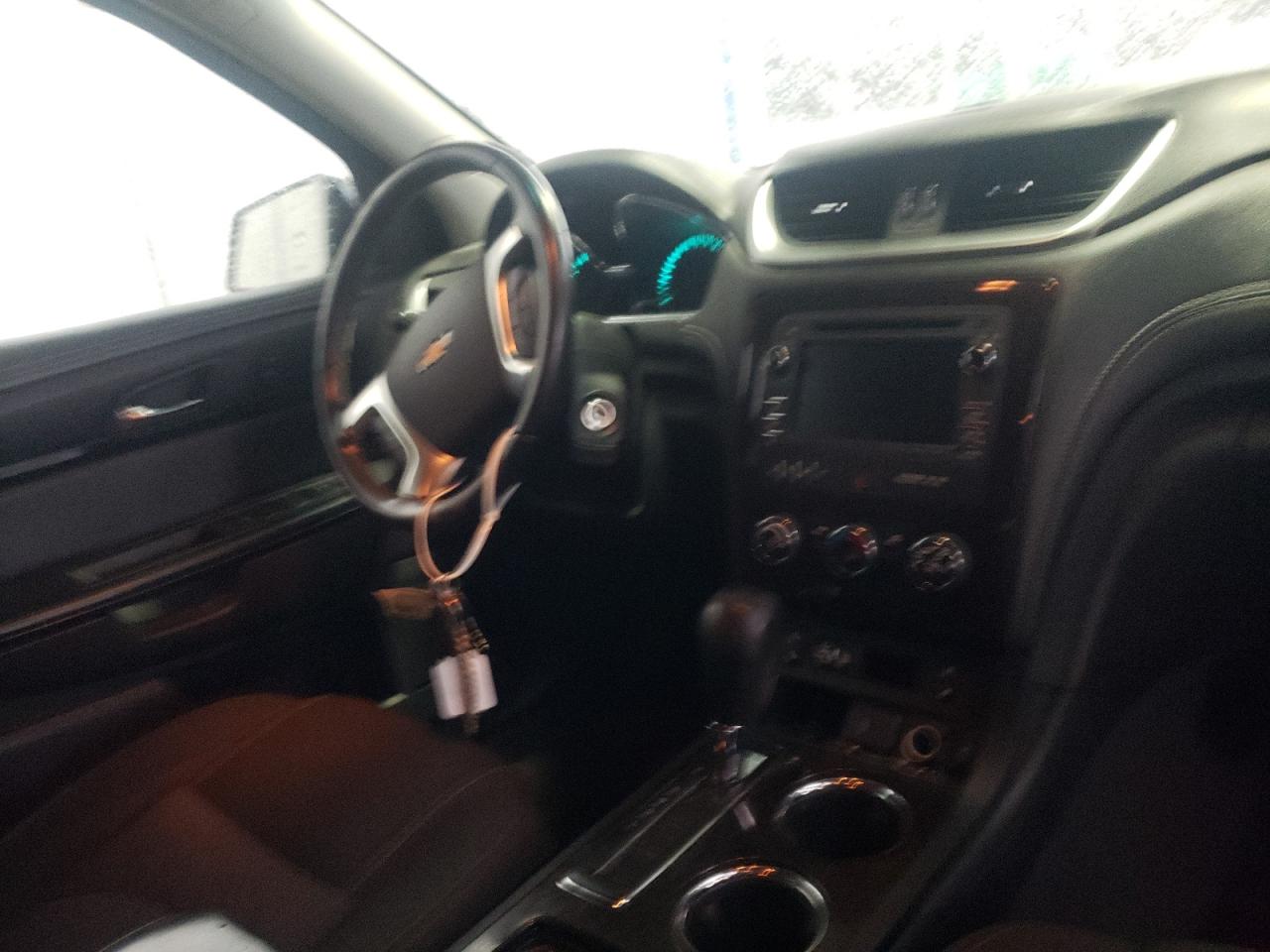 Photo 9 from auction – 2015 CHEVROLET TRAVERSE L with VIN 1GNKRGKDXFJ301702