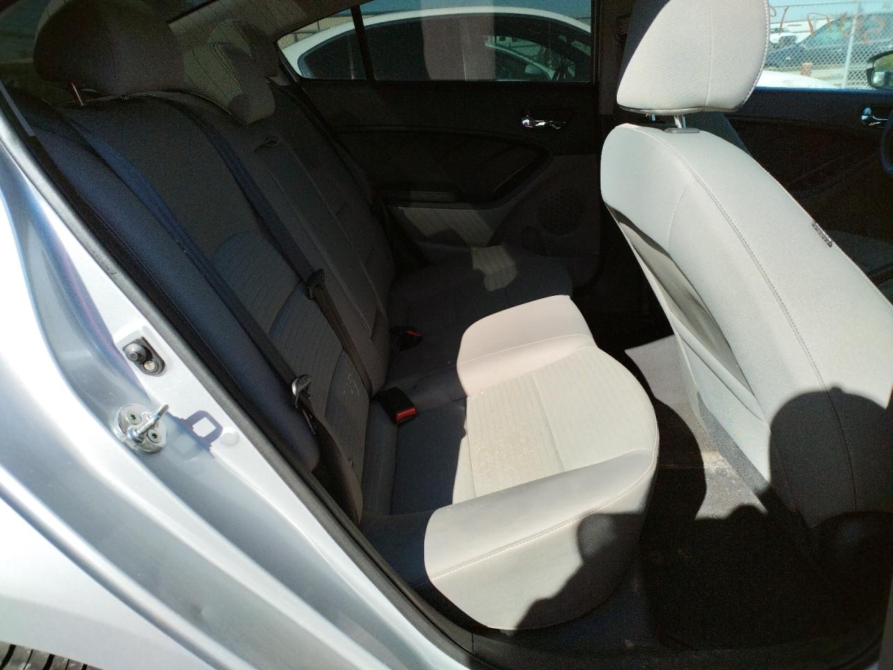 Photo 6 from auction – 2015 KIA FORTE LX with VIN KNAFX4A60F5424562