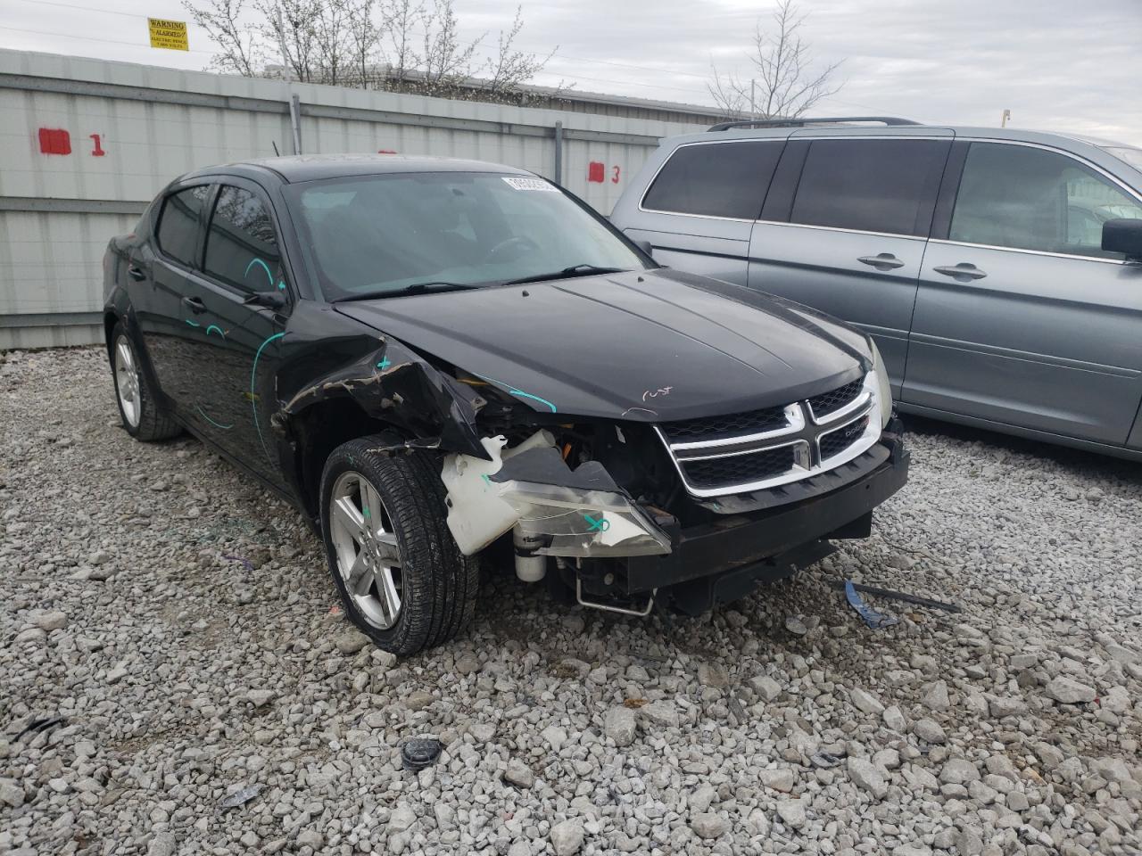 DODGE AVENGER SE 2013 con VIN 1C3CDZAB1DN517679 - Foto de la subasta