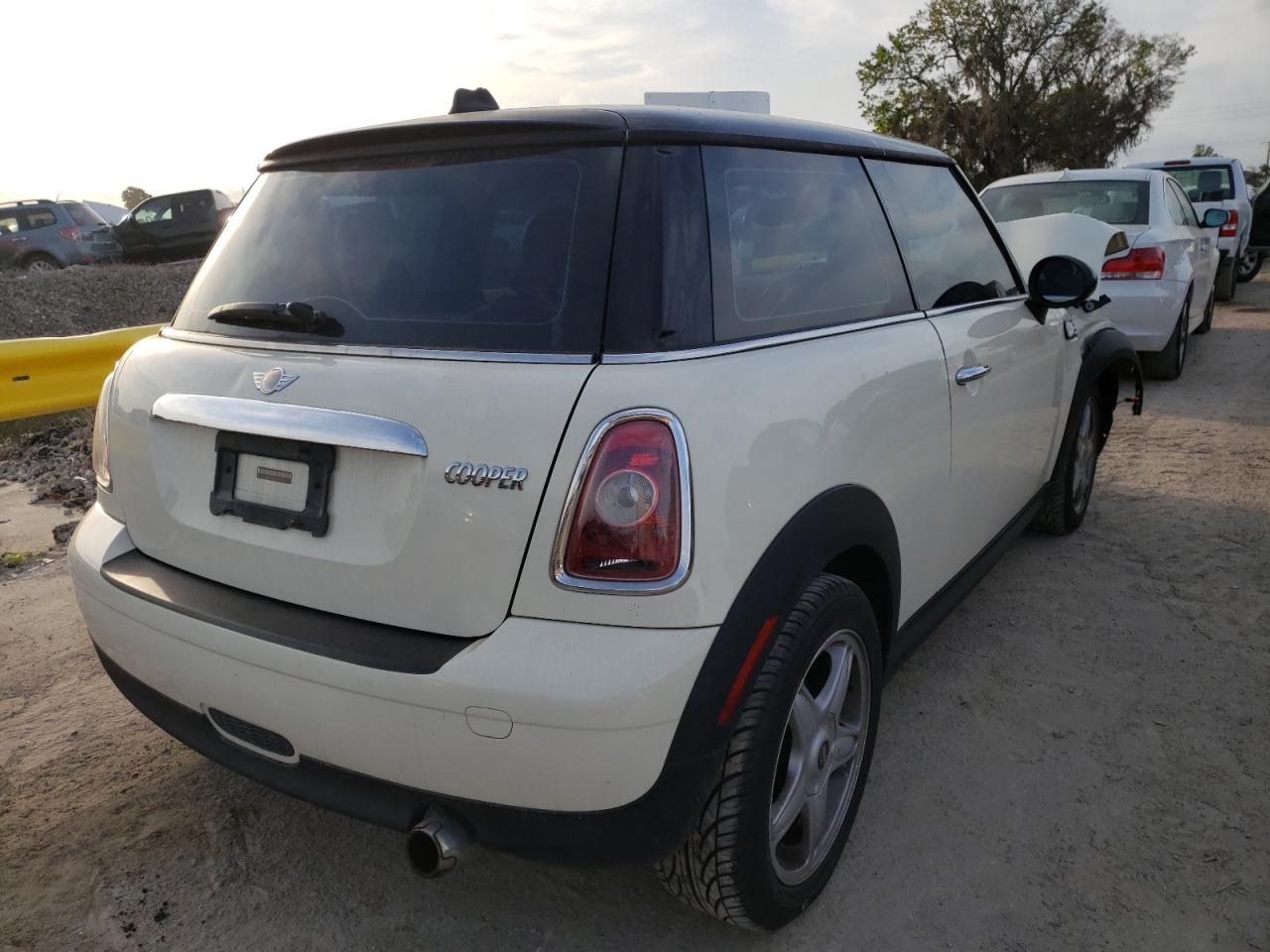 Photo 4 from auction – 2007 MINI COOPER with VIN WMWMF33527TT52009