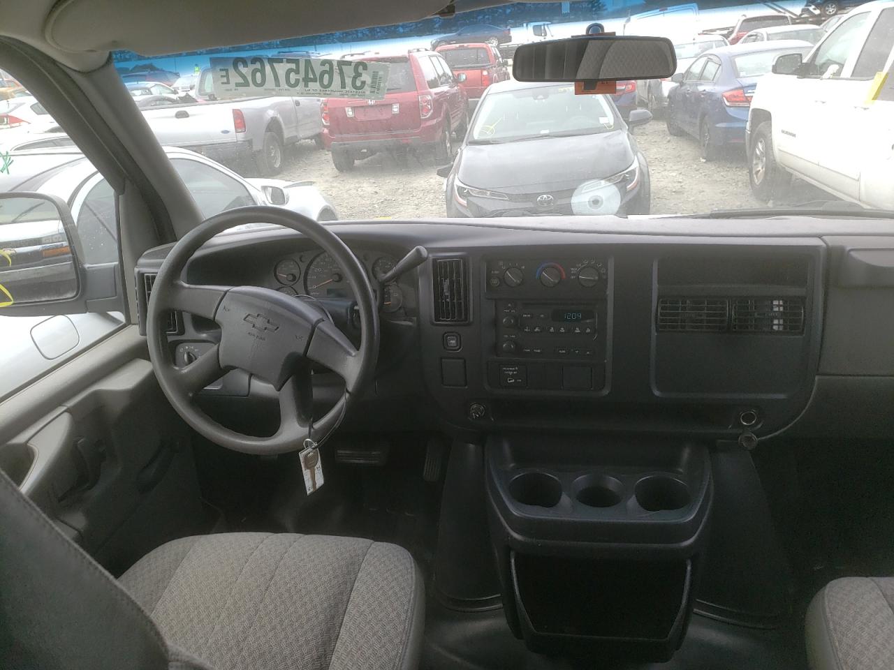 Photo 9 from auction – 2005 CHEVROLET EXPRESS G2 with VIN 1GCGG25V651124561