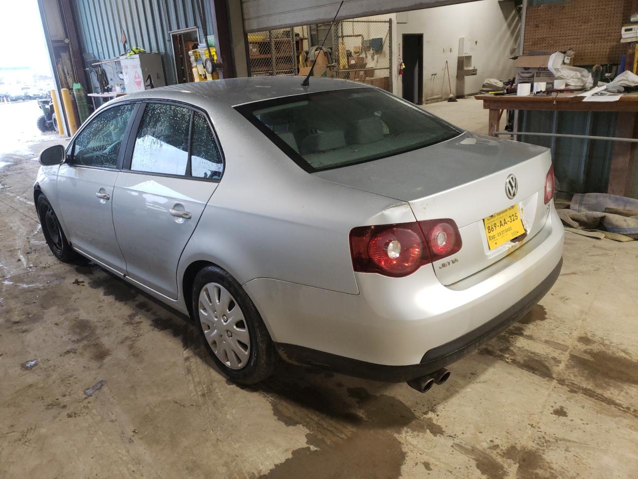 Photo 3 from auction – 2008 VOLKSWAGEN JETTA S with VIN 3VWJM71K08M047987