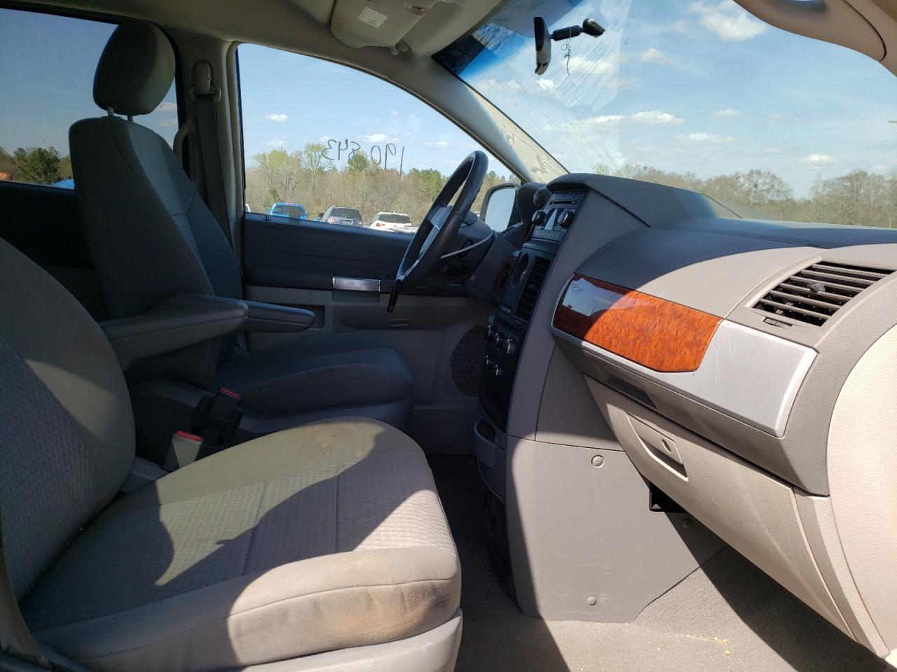 Photo 5 from auction – 2008 CHRYSLER TOWN & COU with VIN 2A8HR54P38R763282