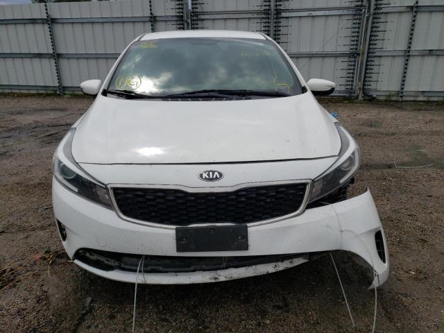 Photo 9 from auction – 2017 KIA FORTE LX with VIN 3KPFK4A79HE082823