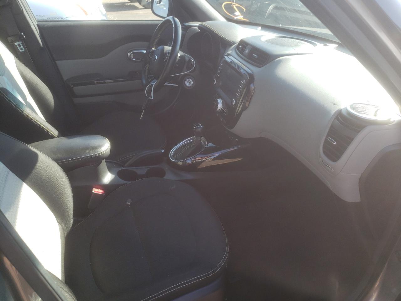 Photo 5 from auction – 2016 KIA SOUL + with VIN KNDJP3A57G7240966