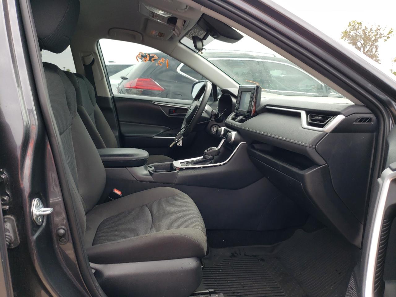 Photo 5 from auction – 2021 TOYOTA RAV4 LE with VIN 2T3H1RFV1MC097848