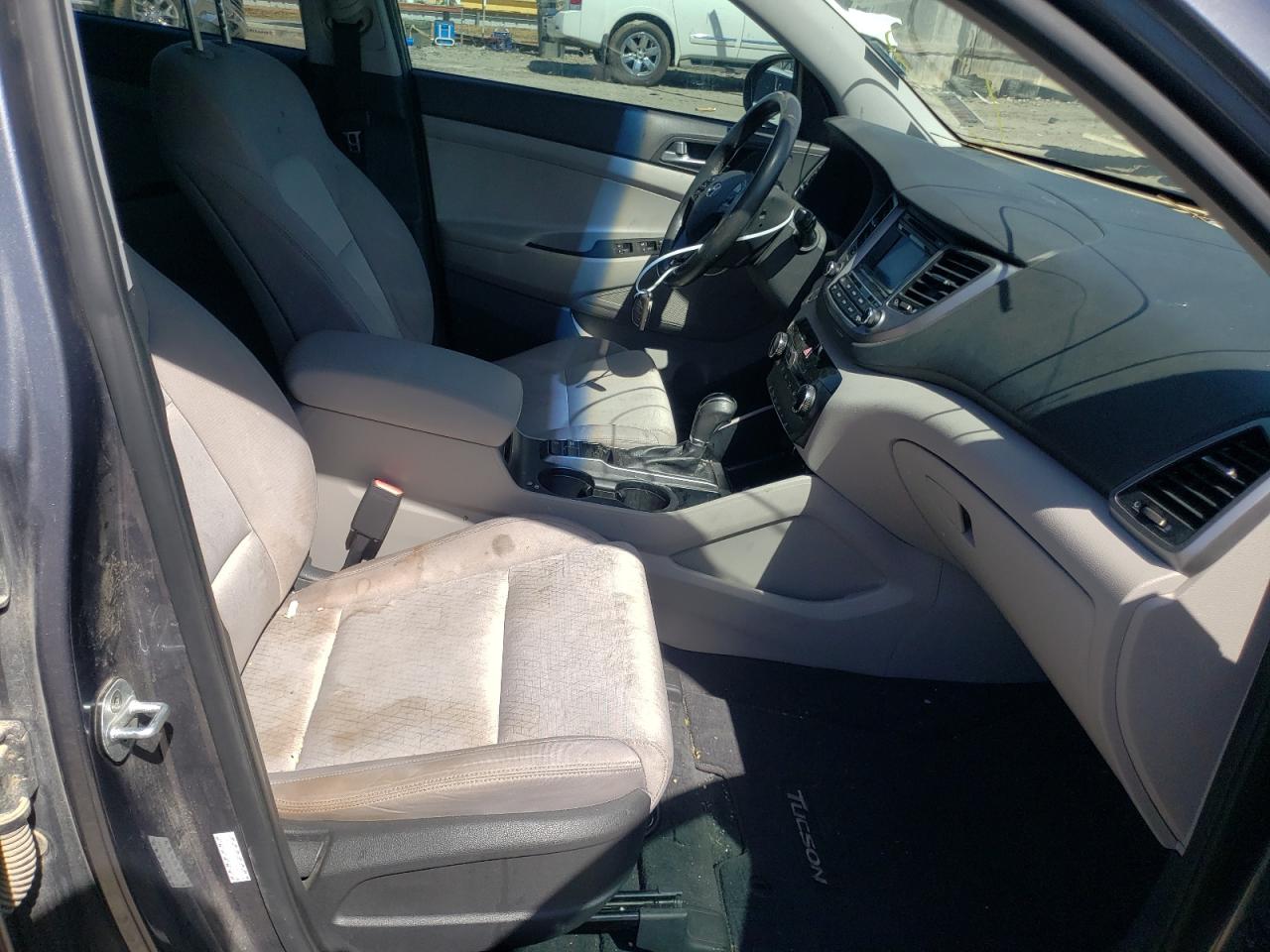 Photo 5 from auction – 2016 HYUNDAI TUCSON LIM with VIN KM8J33A28GU194806