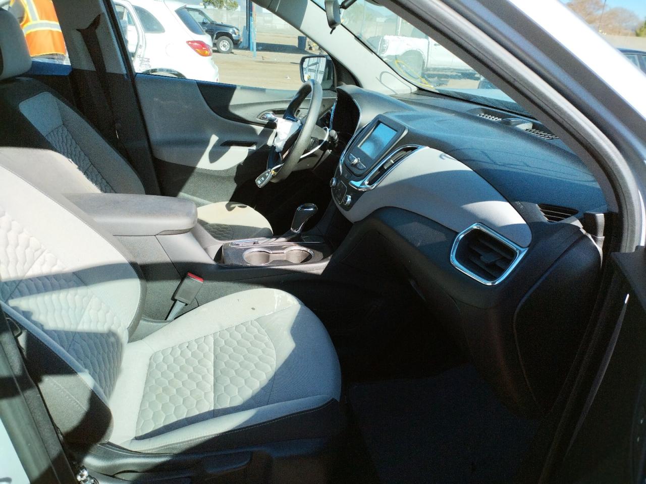 Photo 5 from auction – 2018 CHEVROLET EQUINOX LS with VIN 2GNAXHEV2J6121518