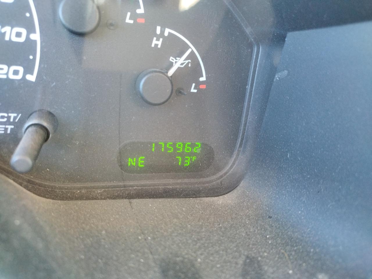 Photo 8 from auction – 2002 FORD EXPLORER X with VIN 1FMZU63E62ZB80682